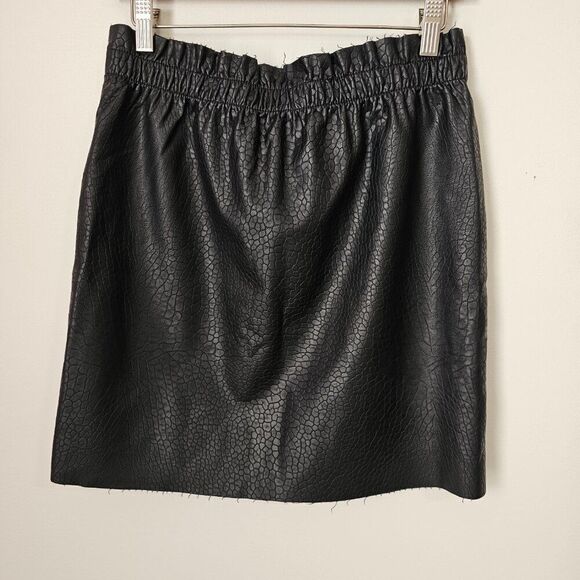 NWT VERO MODA RILEY BLACK FAUX PEBBLE LEATHER MINI SKIRT SIZE M - Picture 2 of 15